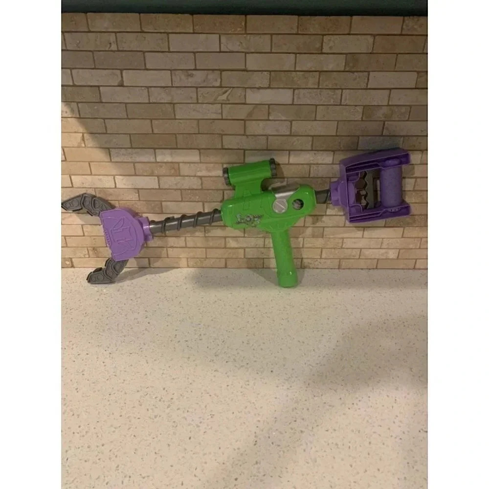 Buzz lightyear flip grip claw toy.   BE‎